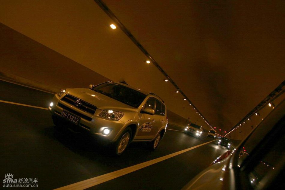 RAV4多路况下动态