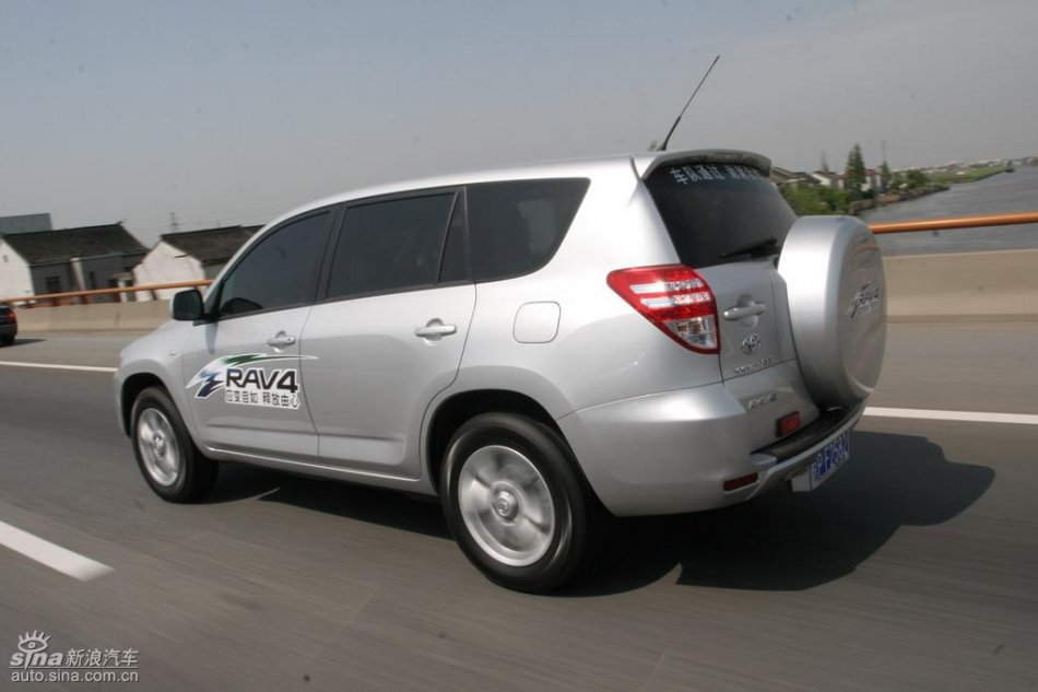RAV4多路况下动态