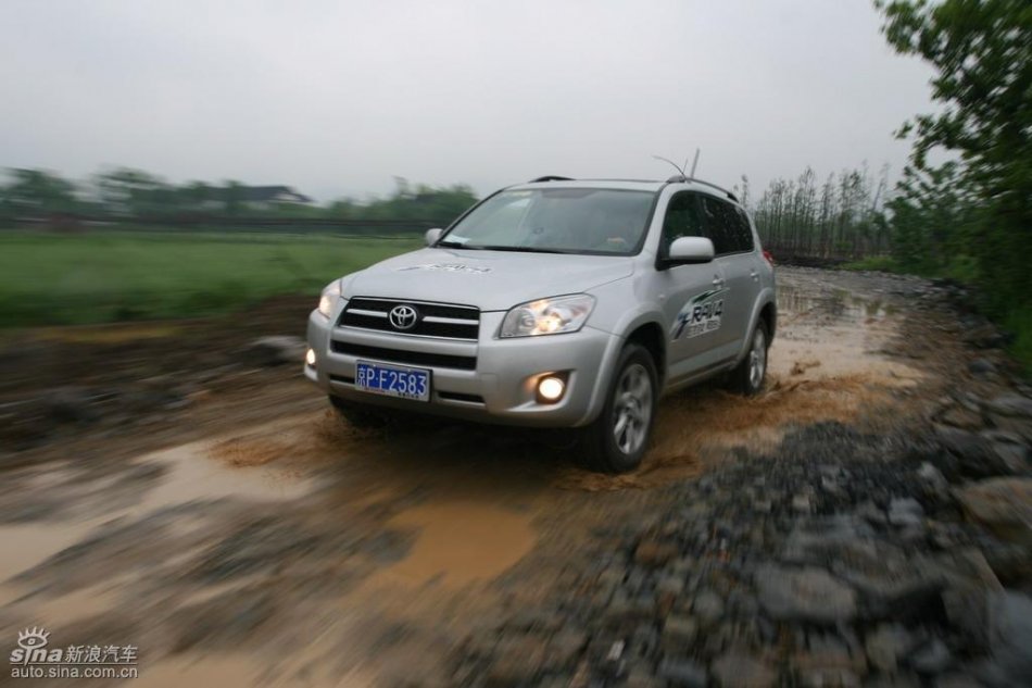 RAV4多路况下动态