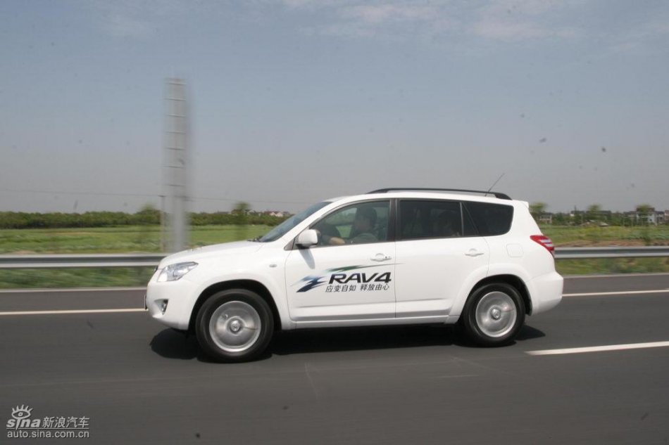 RAV4多路况下动态