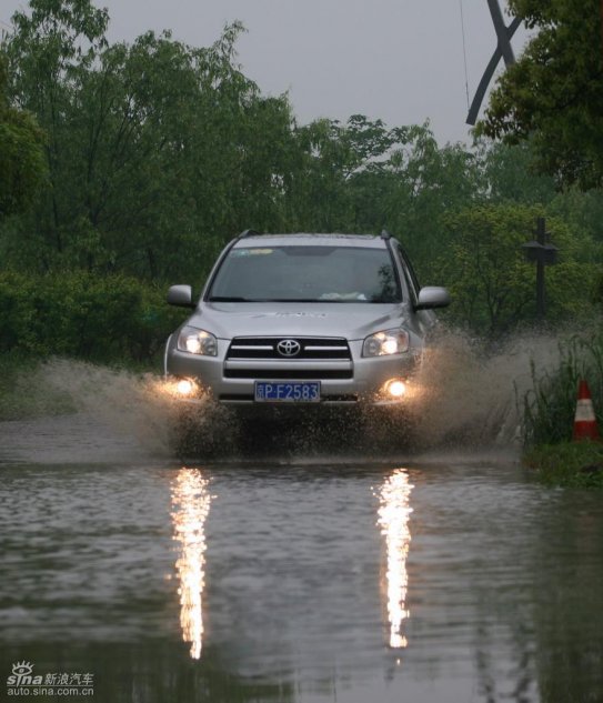 RAV4多路况下动态