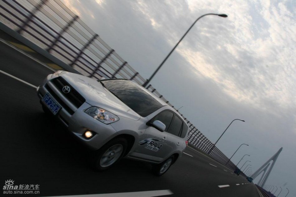 RAV4多路况下动态