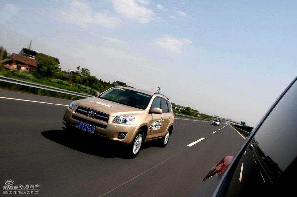 RAV4多路况下动态
