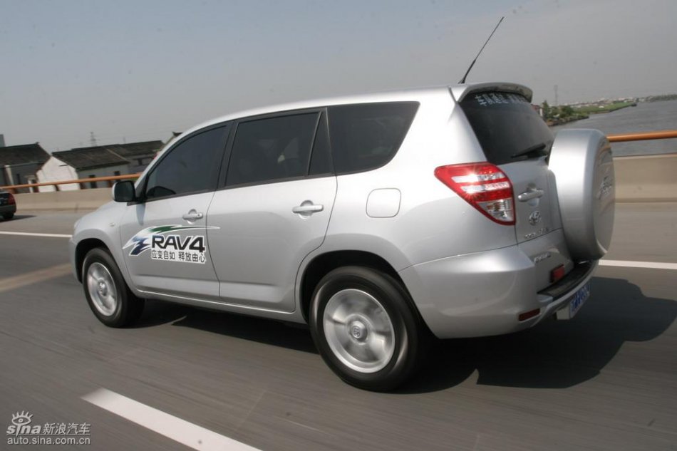 RAV4多路况下动态