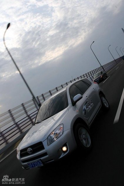 RAV4多路况下动态