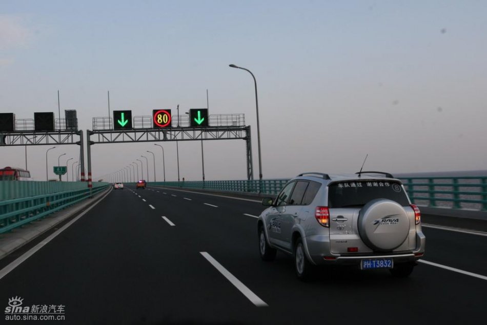 RAV4多路况下动态