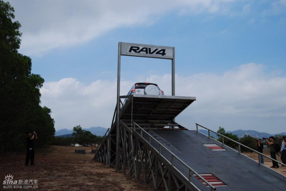 天津一汽丰田RAV4实拍图