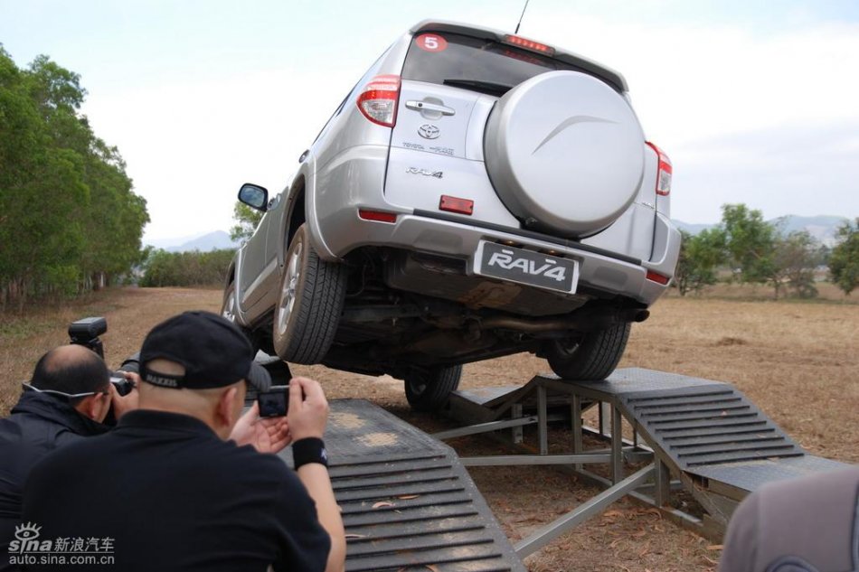 天津一汽丰田RAV4实拍图