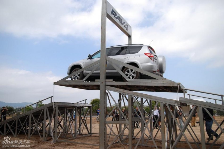 天津一汽丰田RAV4实拍图