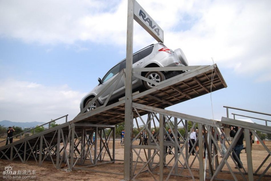 天津一汽丰田RAV4实拍图