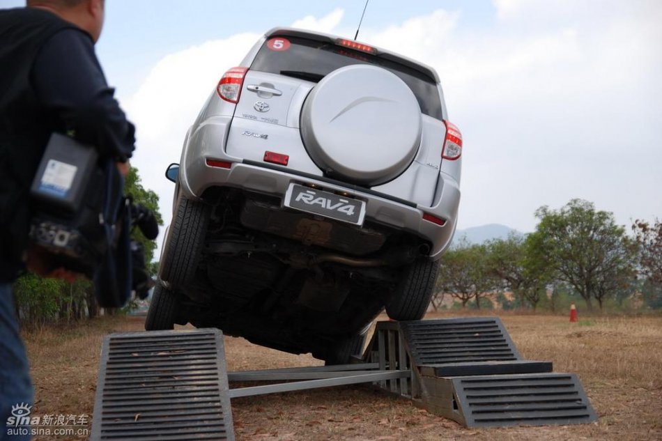 天津一汽丰田RAV4实拍图