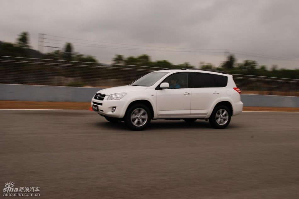 天津一汽丰田RAV4实拍图