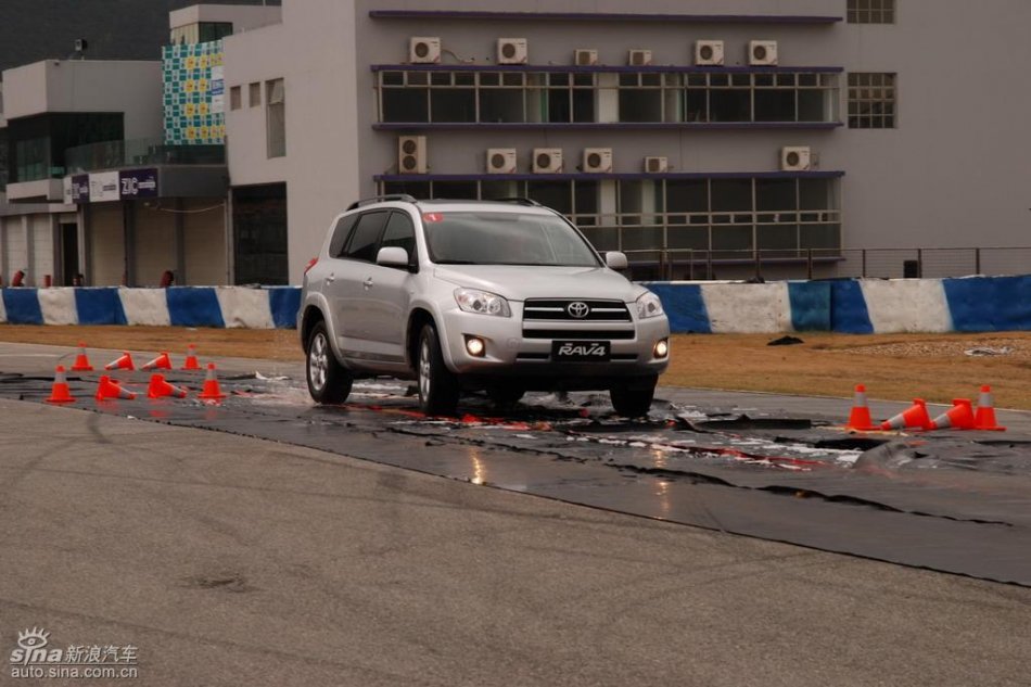 天津一汽丰田RAV4实拍图