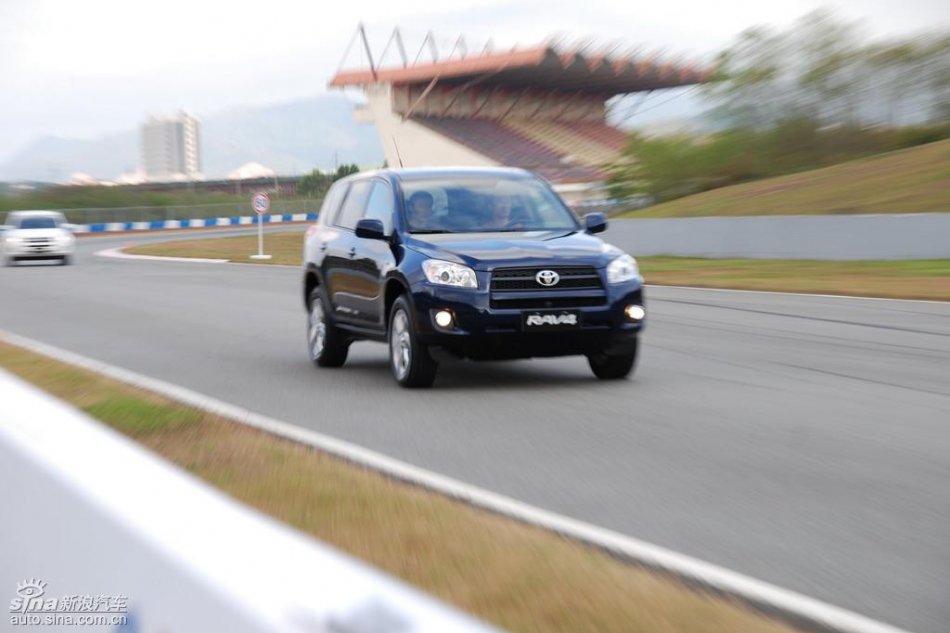 天津一汽丰田RAV4实拍图