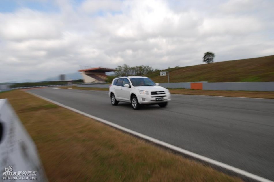 天津一汽丰田RAV4实拍图