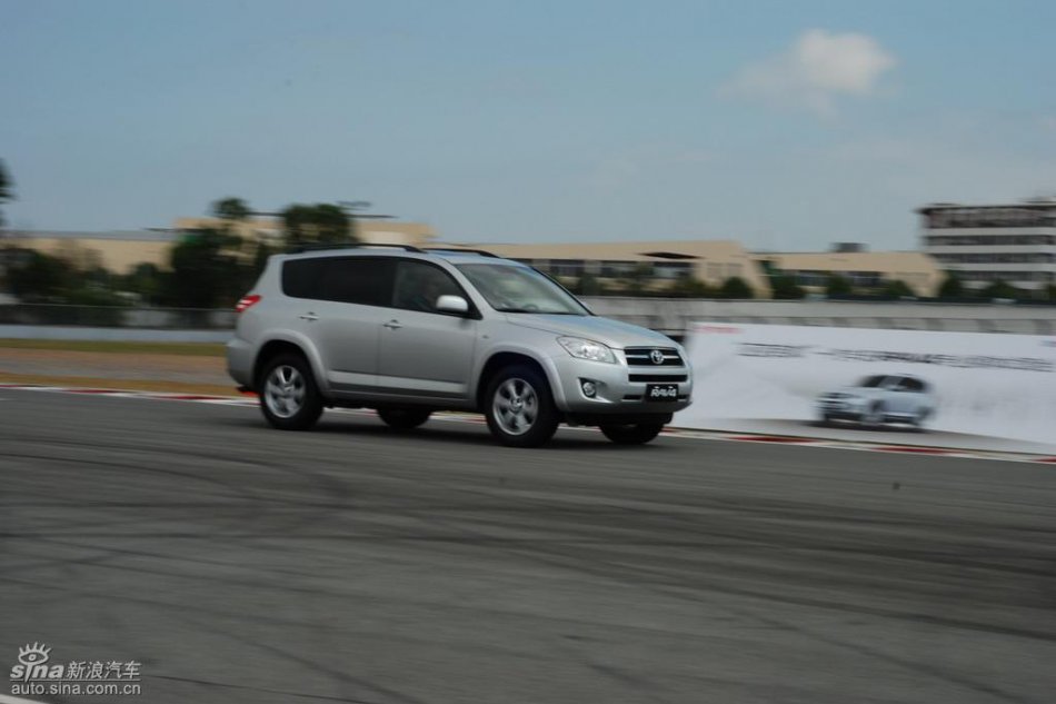 天津一汽丰田RAV4实拍图