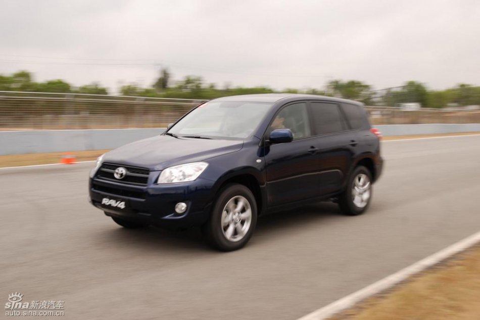 天津一汽丰田RAV4实拍图