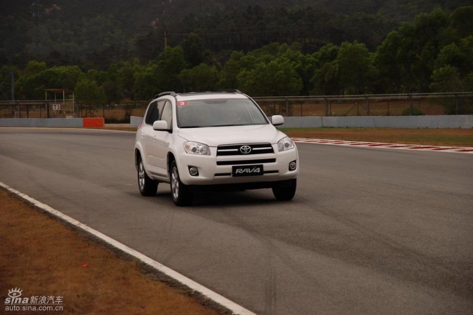 天津一汽丰田RAV4实拍图