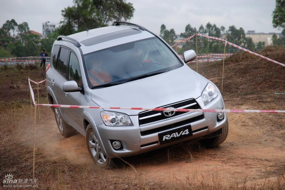 天津一汽丰田RAV4实拍图