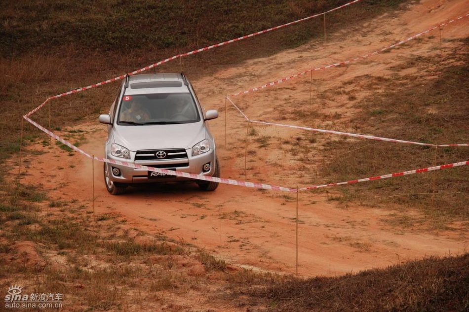 天津一汽丰田RAV4实拍图