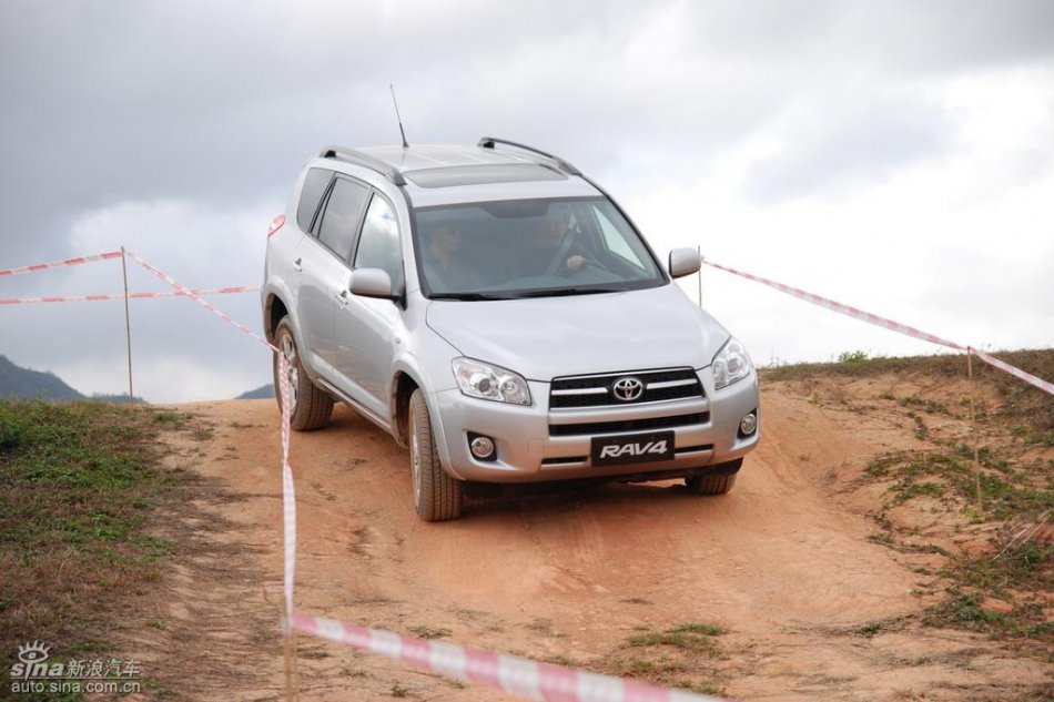 天津一汽丰田RAV4实拍图