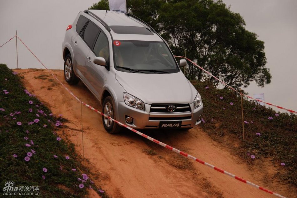 天津一汽丰田RAV4实拍图