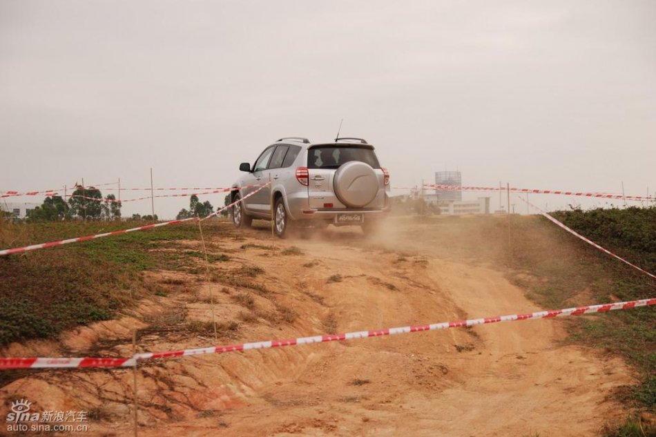 天津一汽丰田RAV4实拍图