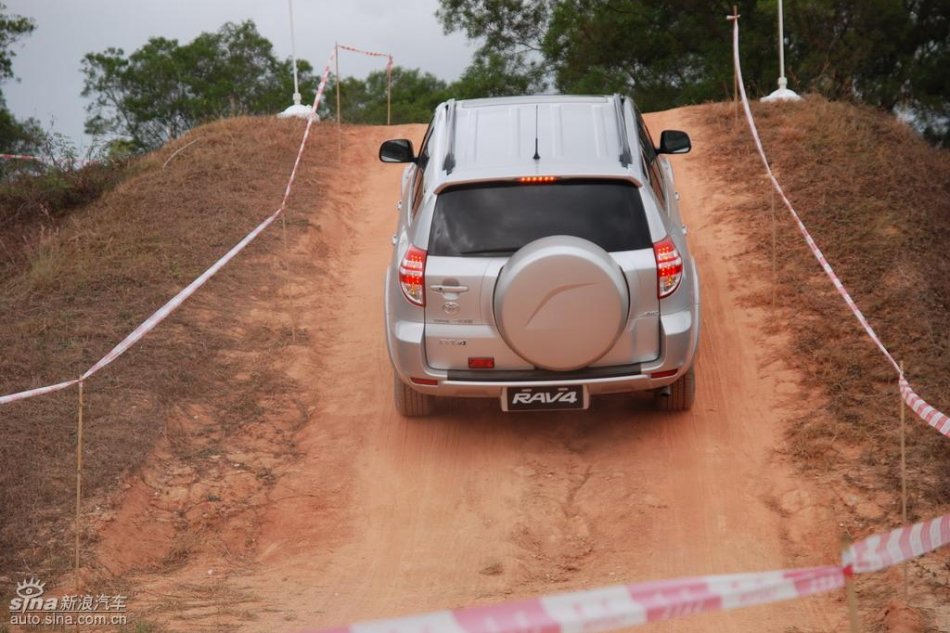 天津一汽丰田RAV4实拍图