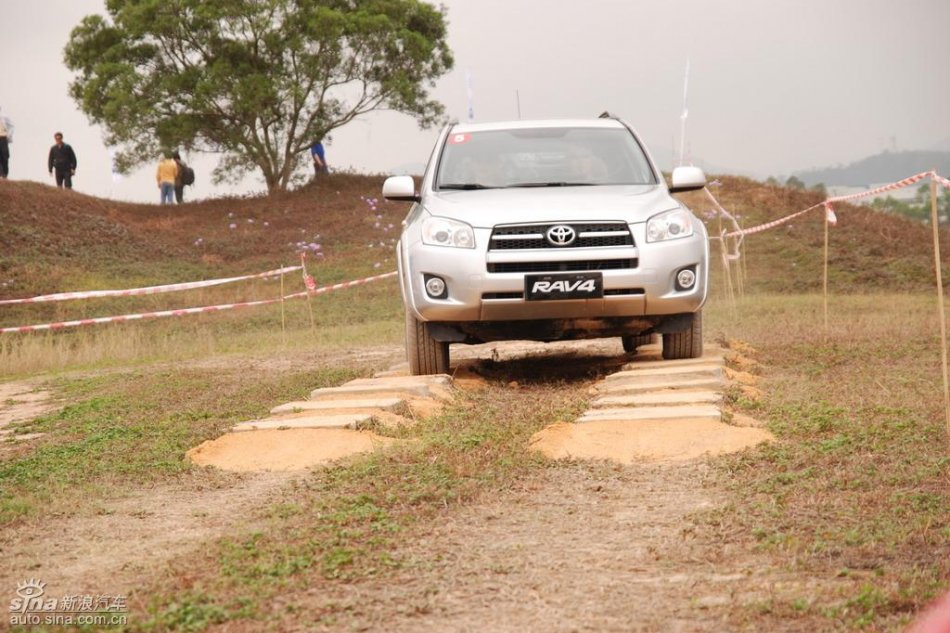 天津一汽丰田RAV4实拍图