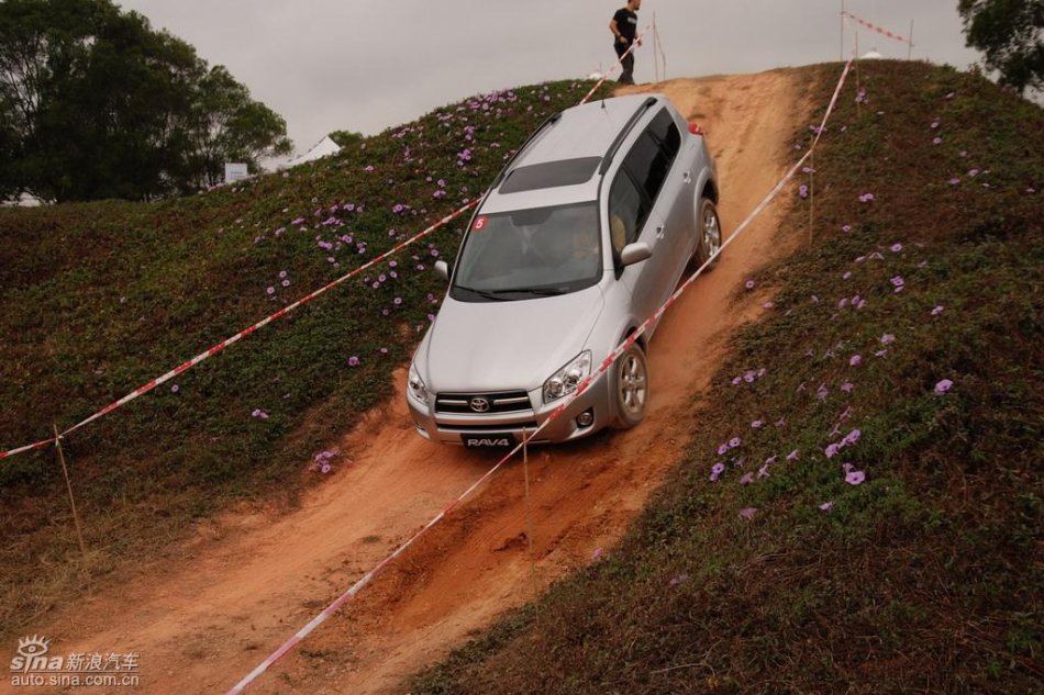 天津一汽丰田RAV4实拍图
