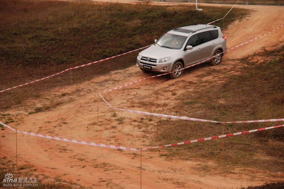 天津一汽丰田RAV4实拍图