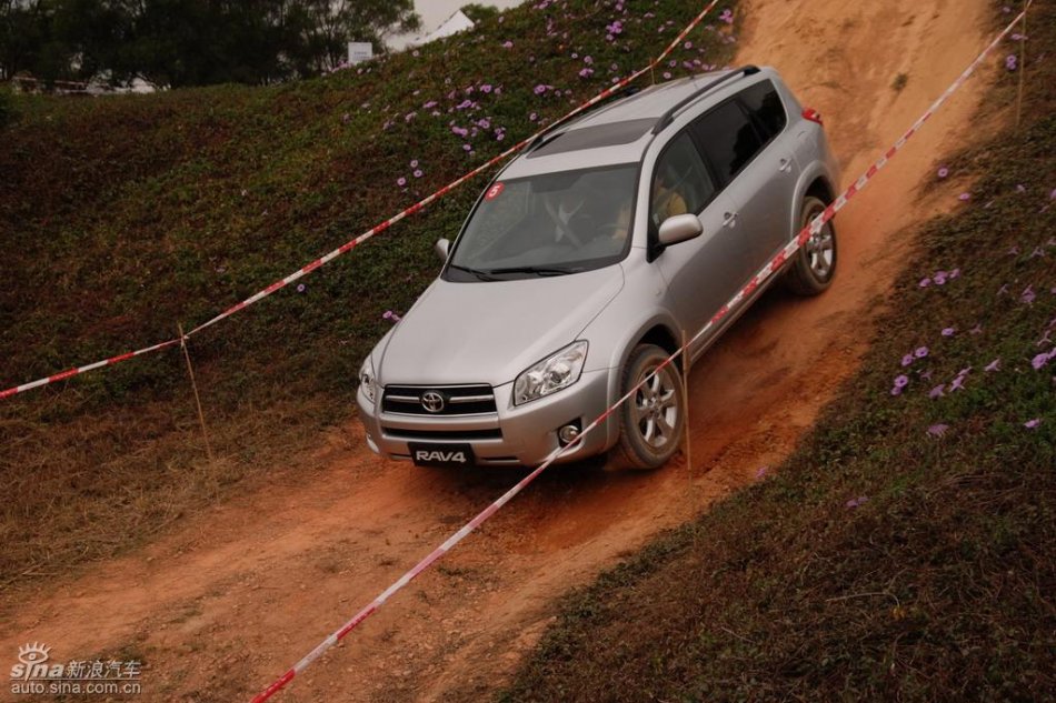 天津一汽丰田RAV4实拍图