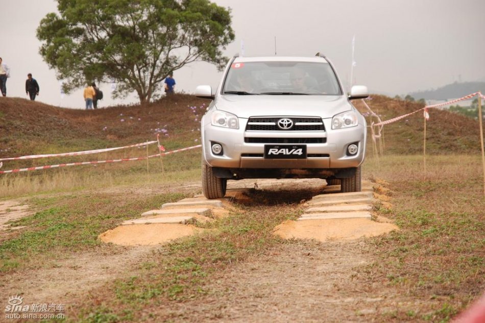 天津一汽丰田RAV4实拍图