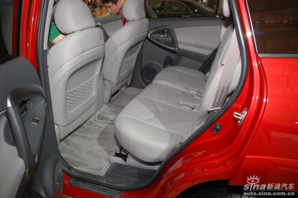 天津一汽丰田RAV4