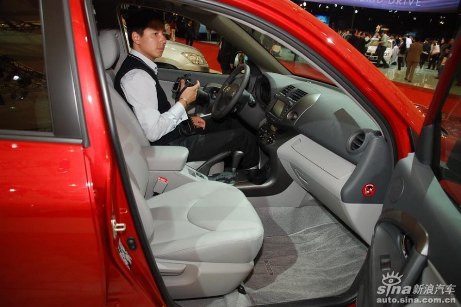 天津一汽丰田RAV4