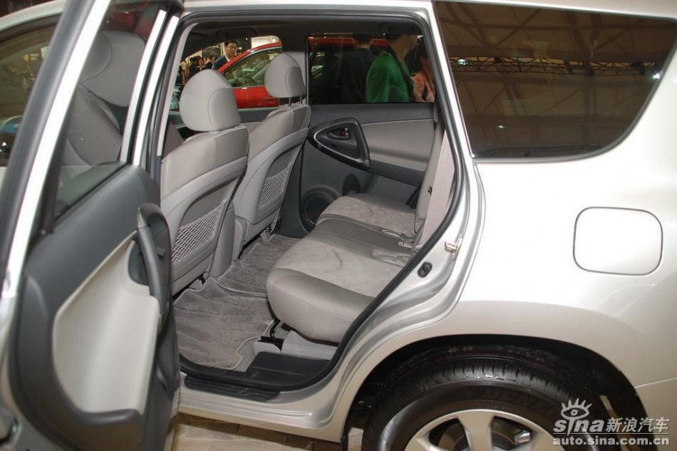 天津一汽丰田RAV4