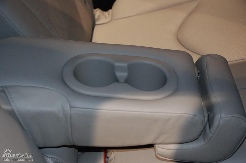 RAV4上市现场内饰实拍图