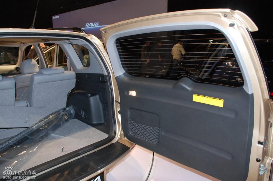 RAV4上市现场内饰实拍图