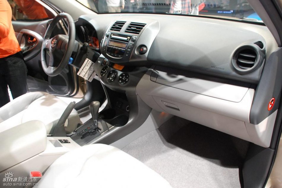 RAV4上市现场内饰实拍图