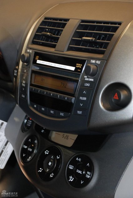 RAV4上市现场内饰实拍图