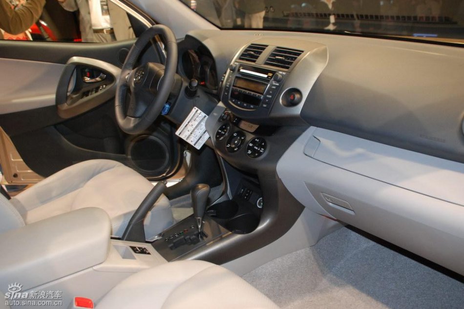 RAV4上市现场内饰实拍图