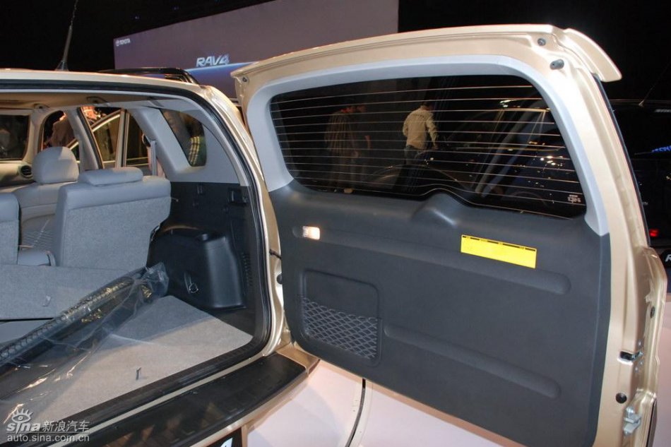 RAV4上市现场内饰实拍图