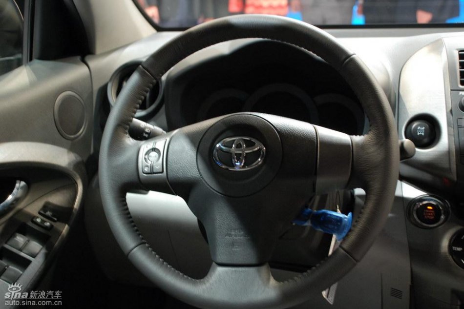 RAV4上市现场内饰实拍图