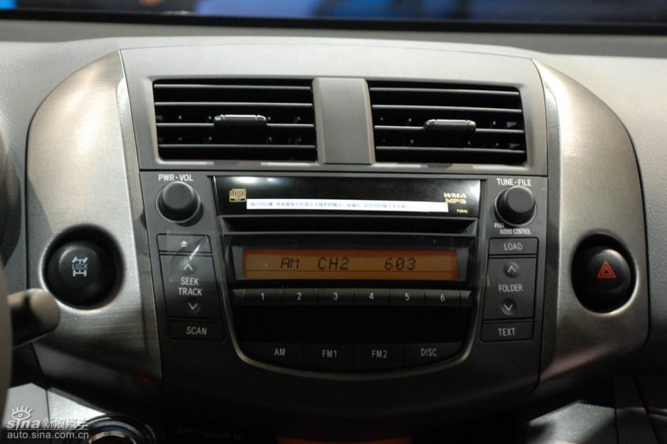 RAV4上市现场内饰实拍图