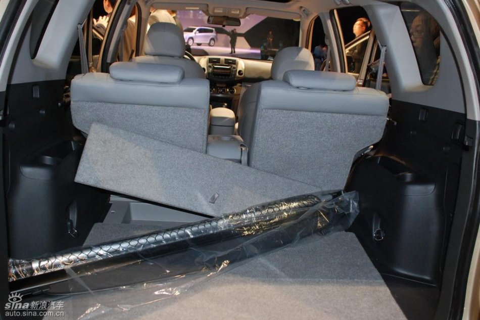 RAV4上市现场内饰实拍图