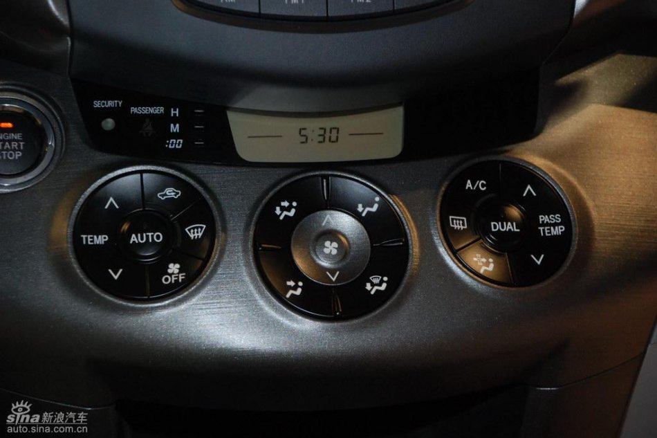 RAV4上市现场内饰实拍图