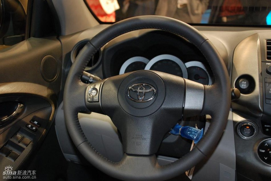 RAV4上市现场内饰实拍图