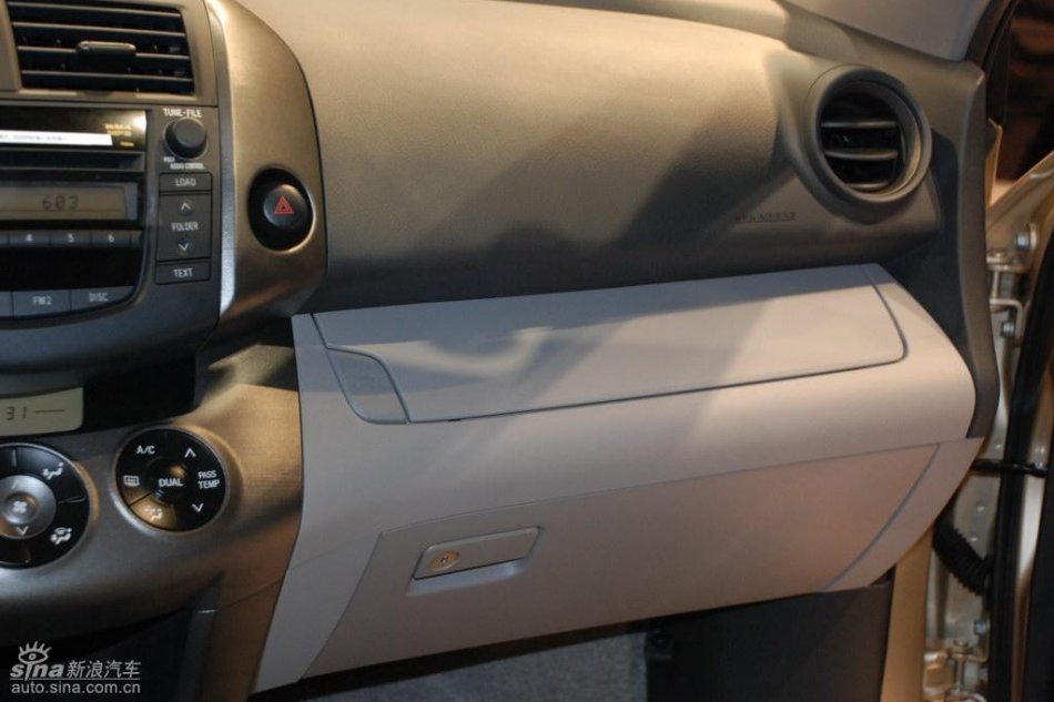 RAV4上市现场内饰实拍图