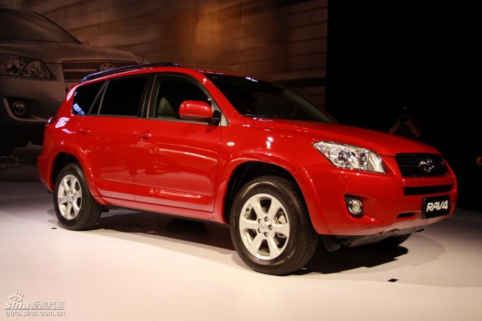 国产丰田RAV4上市现场实拍图