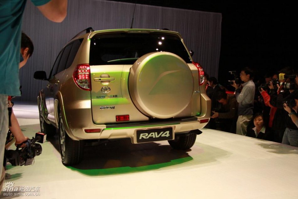 国产丰田RAV4上市现场实拍图